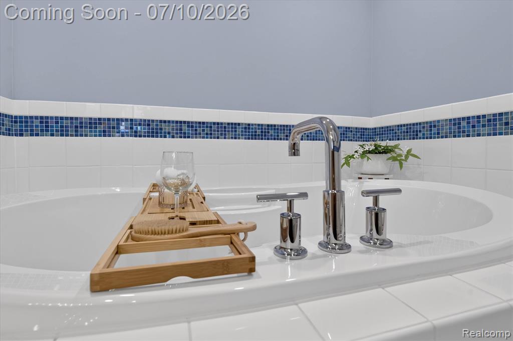 5017 Surfwood Drive, Commerce Twp, MI 48382 — Photo 12