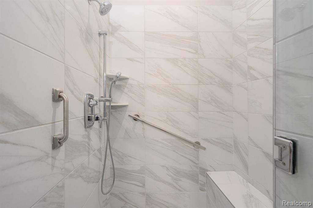 7484 Gramercy Circle, West Bloomfield, MI — Photo 21