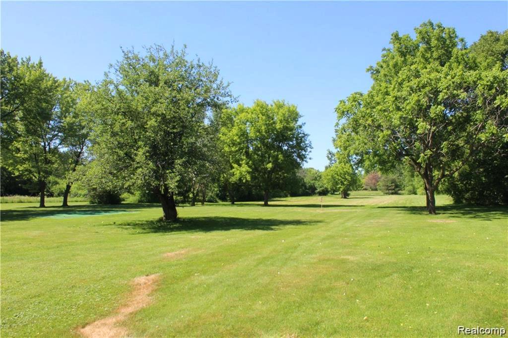 6272 W Court Street, Flint, MI 48532 — Photo 8