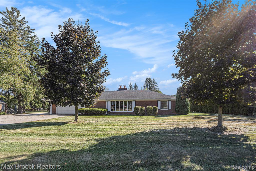 60 E Hurst Drive, Troy, MI 48085 — front exterior