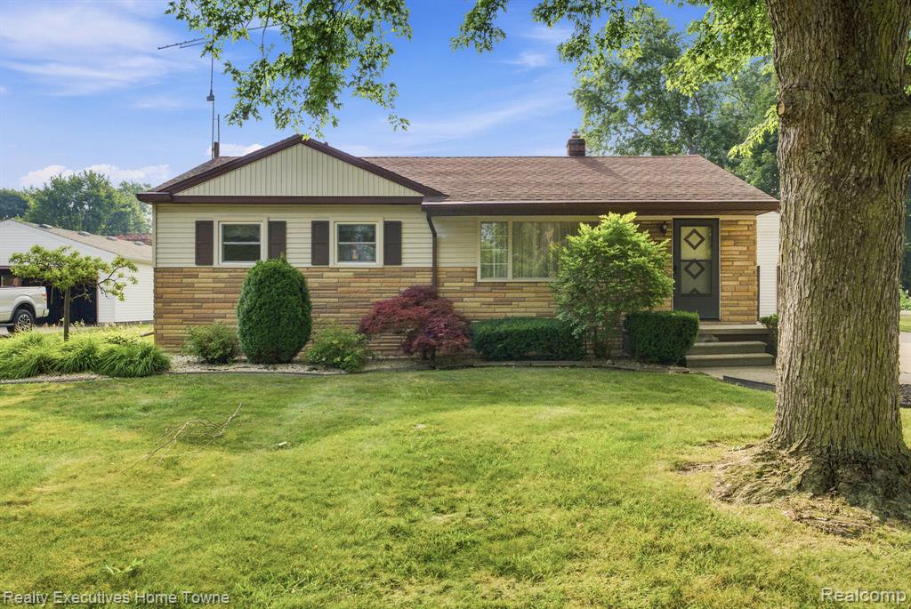 1105 S 15th Street, St. Clair, MI 48079