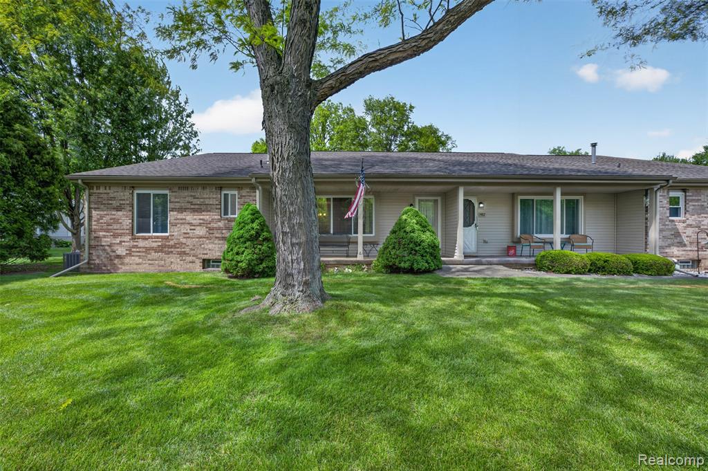 1484 Leisure Drive, Flint, MI 48507 — Photo 2