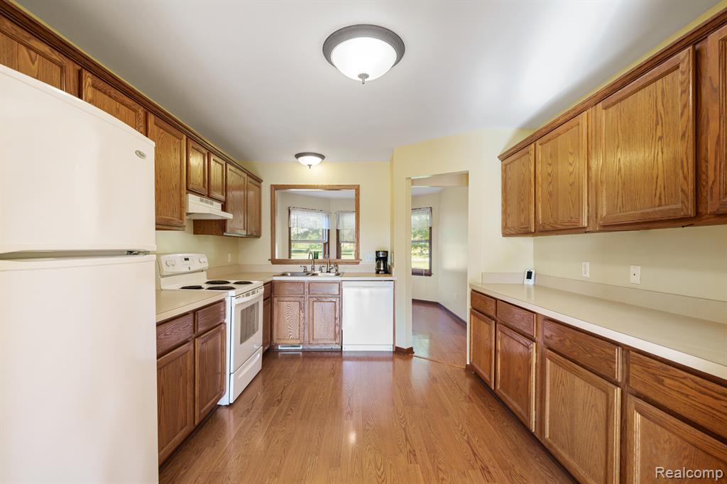8038 Duquette Road, Brockway, MI 48097 — Photo 15