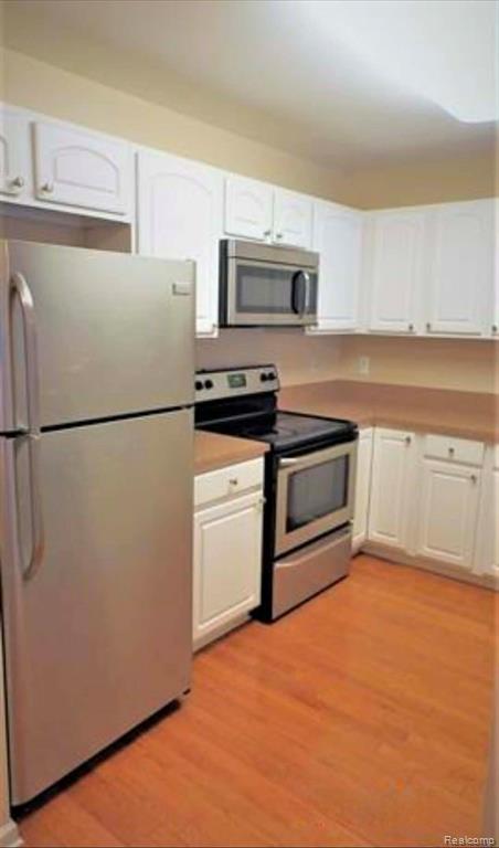 9026 Newport Way, Livonia, MI 48150 — Photo 12