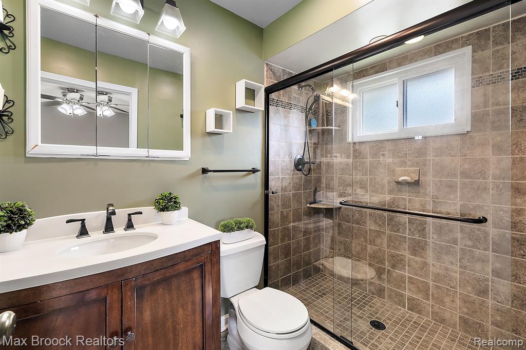 9060 HEADLEY Drive, Sterling Heights, MI 48314 — Photo 31