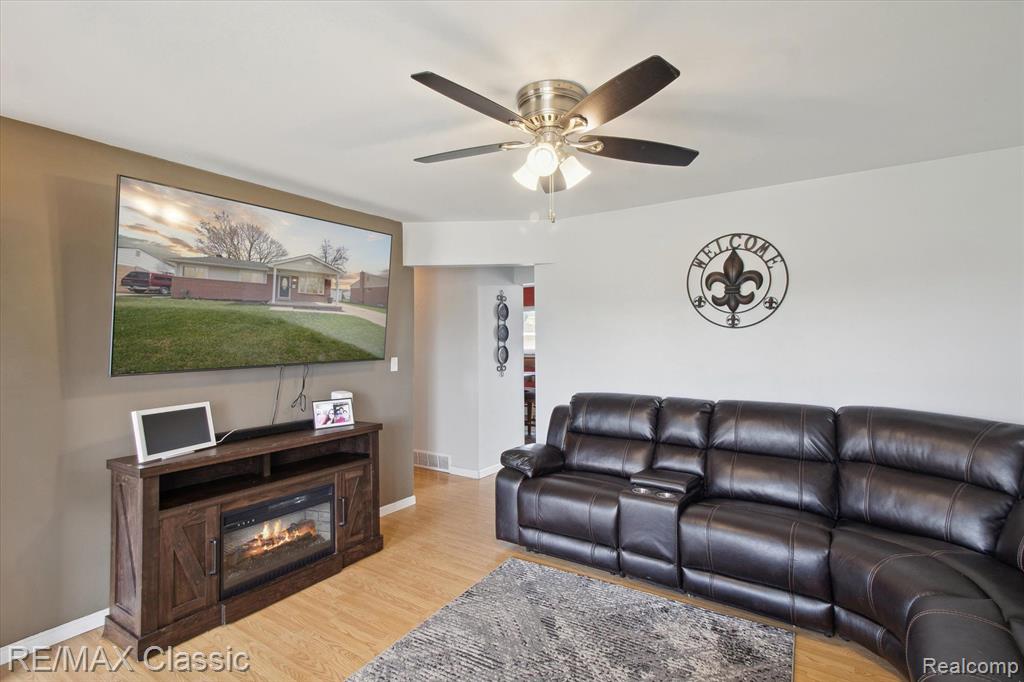 832 VAN SULL Street, Westland, MI — Photo 7