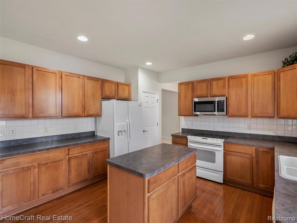 7970 HALLIE Drive, Ypsilanti, MI 48198 — Photo 6