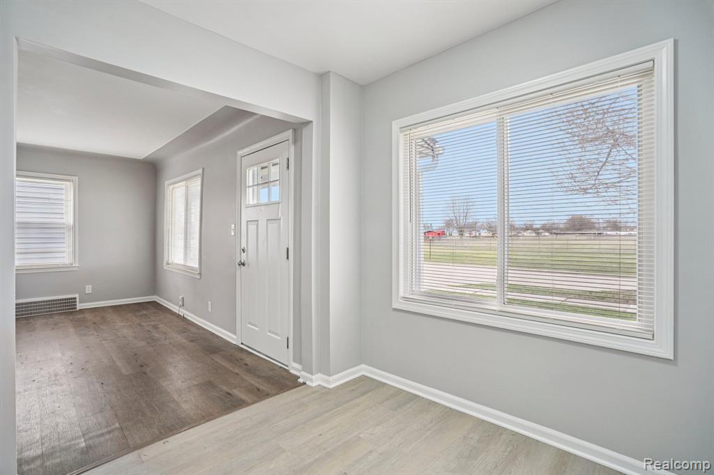 3963 S Hubbard Street, Wayne, MI 48184 — Photo 13