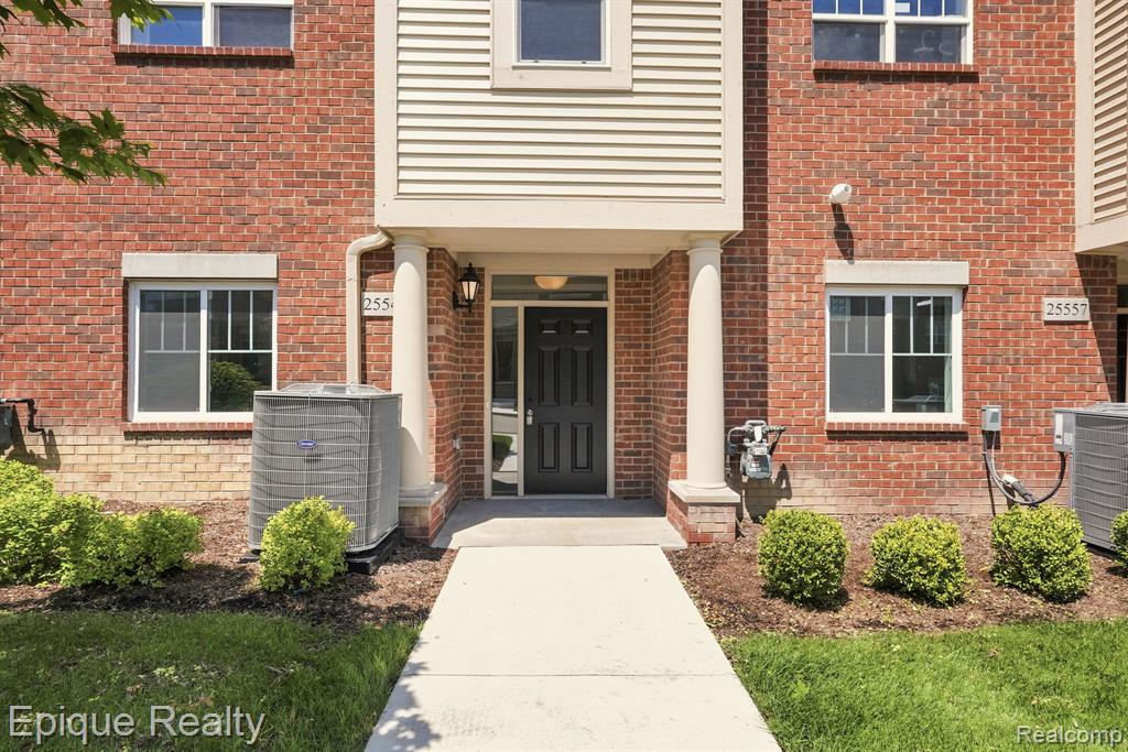 25549 Grandview Lane, 31, Novi, MI — Photo 3