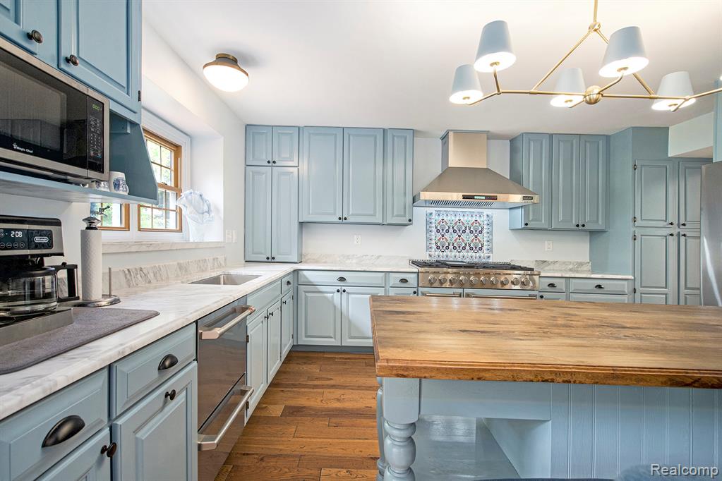 9818 BURNING TREE Drive, Grand Blanc, MI 48439 — Photo 22