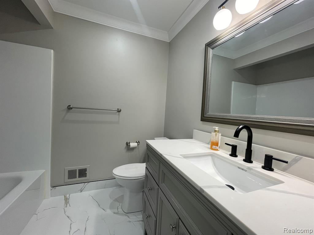 42104 JASON Drive, Clinton Twp, MI 48038 — Photo 15