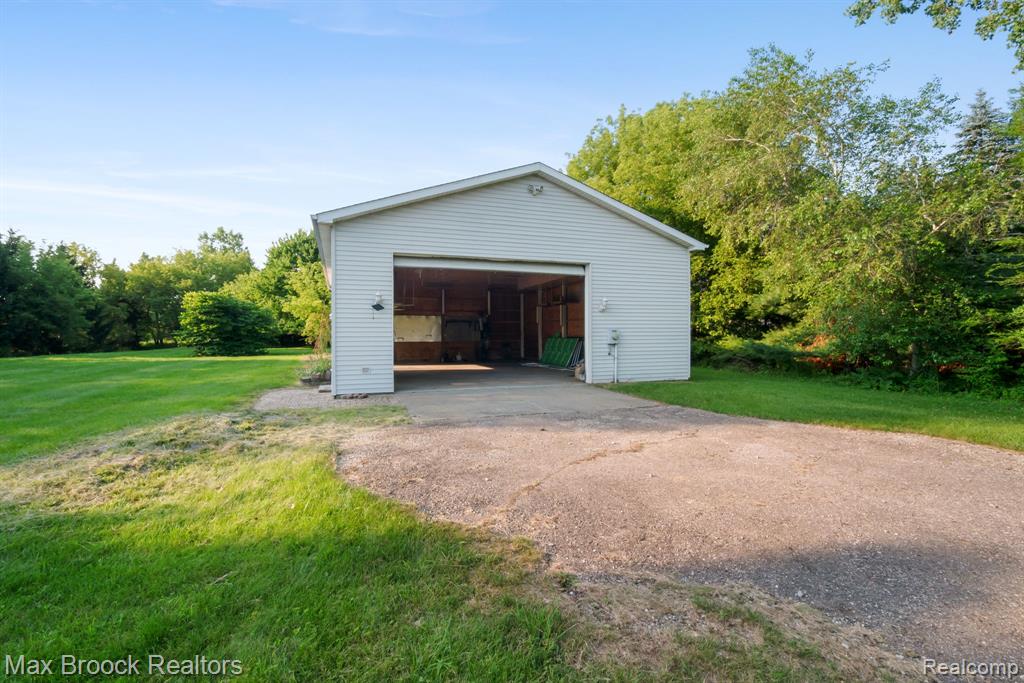 2165 Oakwood Road, Ortonville, MI 48462 — Photo 52