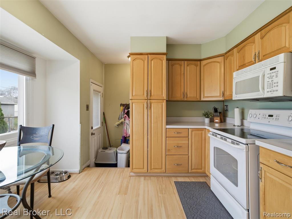 1584 Beaupre Avenue, Madison Heights, MI 48071 — Photo 15
