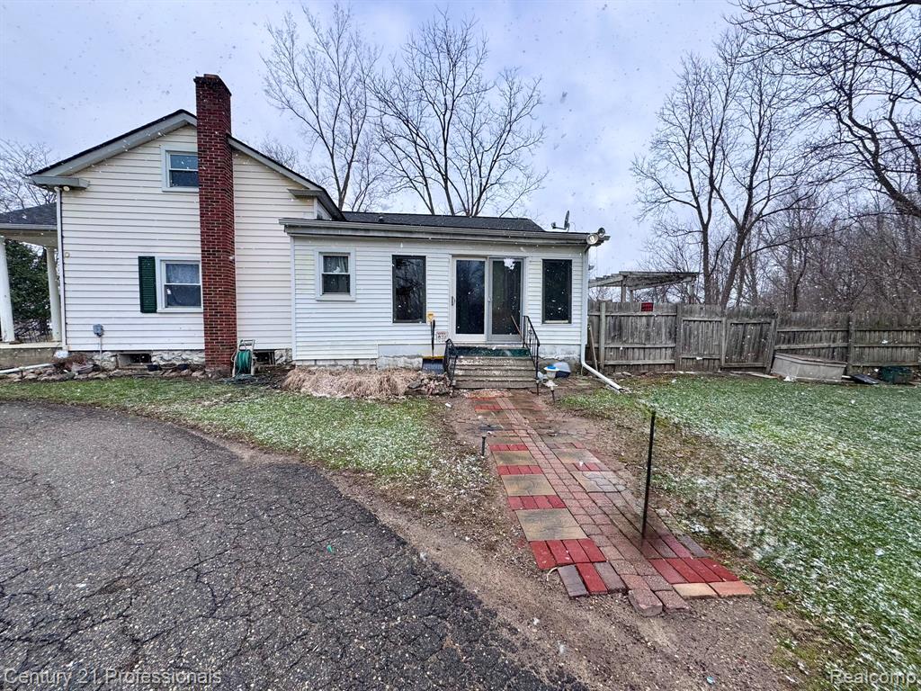 2021 W Rose Center Road, Holly, MI 48442 — Photo 6