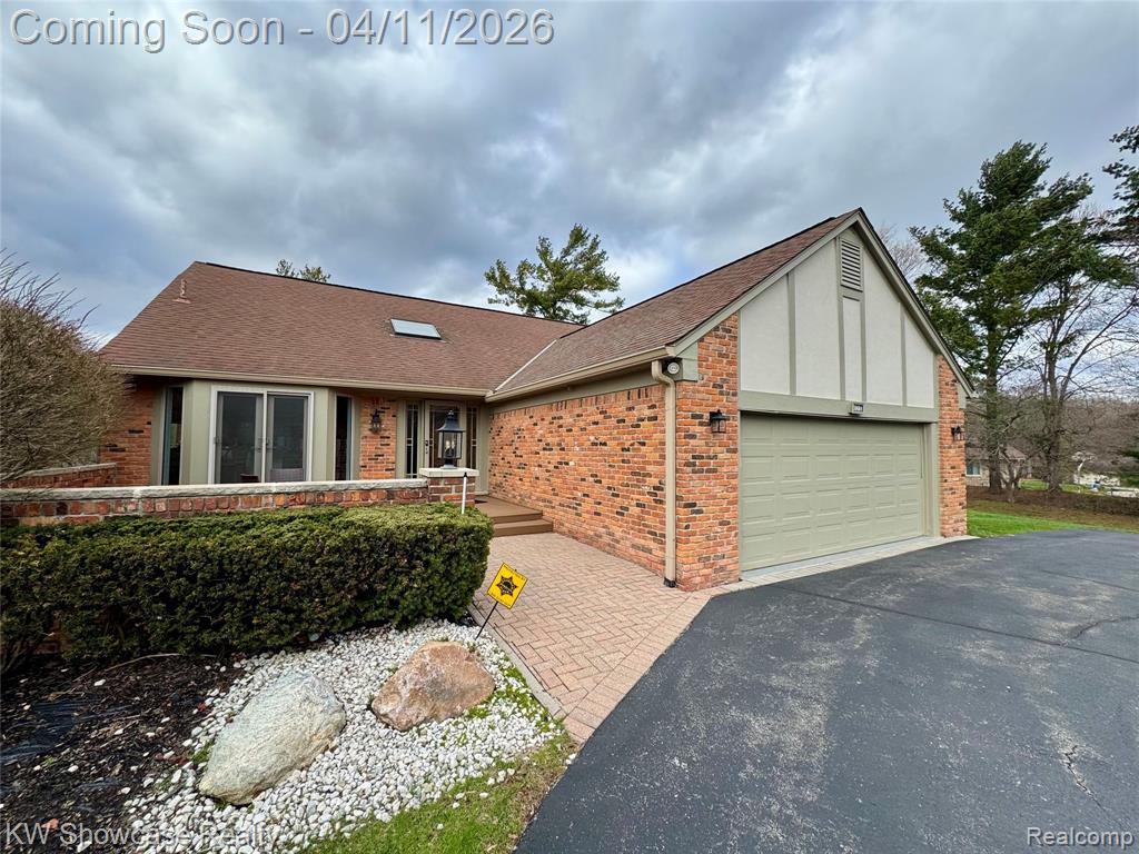 30604 Ramblewood Club Drive, Farmington, MI 48331 — front exterior