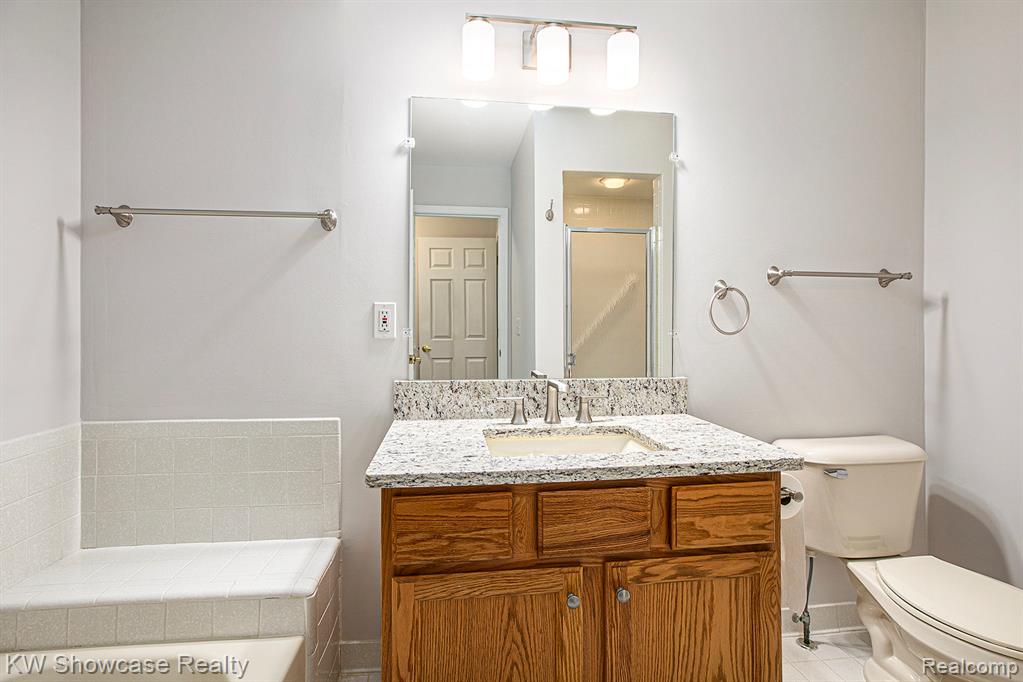 21971 Lancrest Court, 293, Farmington Hills, MI 48335 — Photo 11