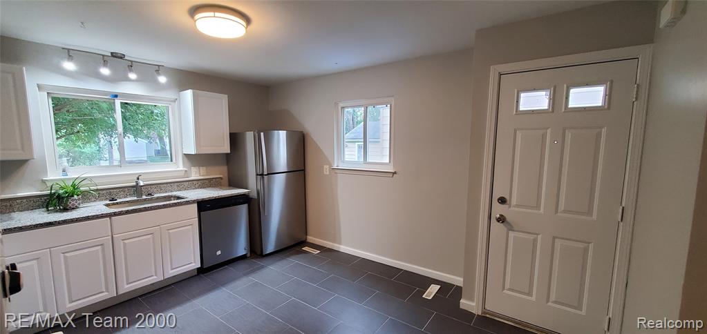 4911 Jackson Street, Dearborn Heights, MI 48125 — Photo 6