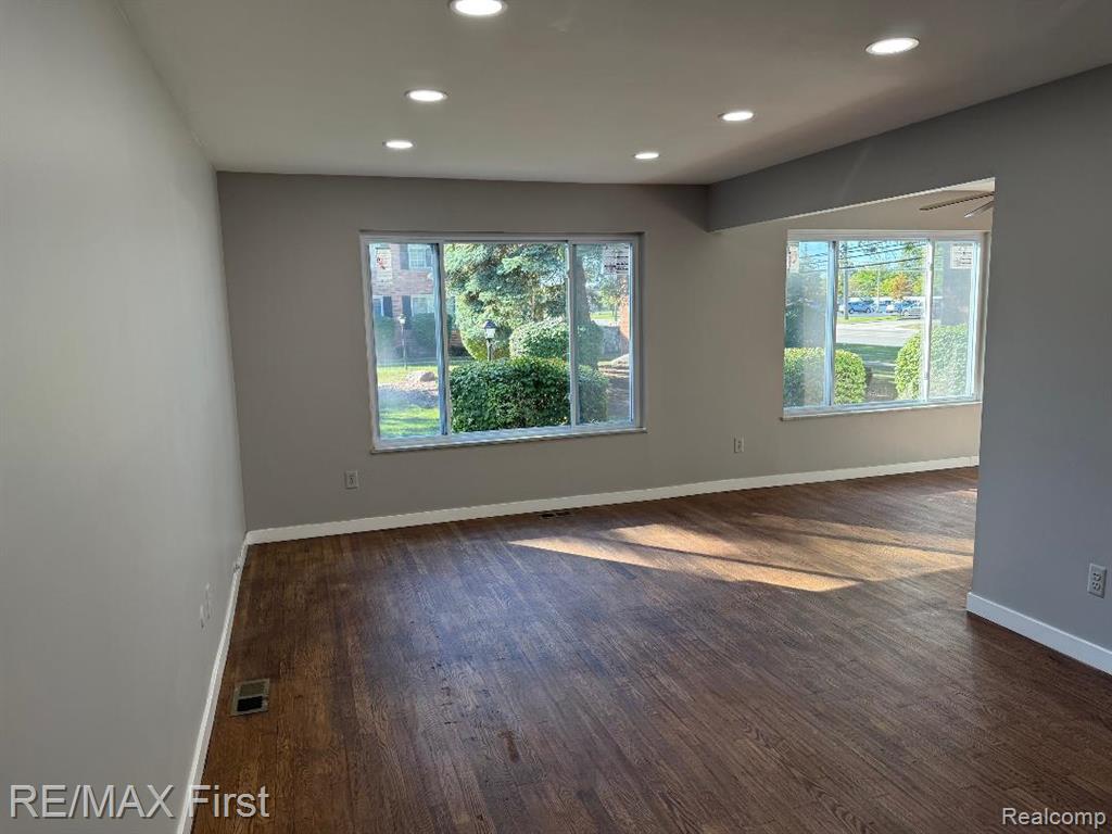 29638 Hoover Road, 638, Warren, MI 48093 — Photo 4