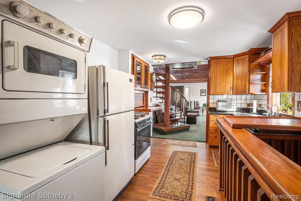 6143 MONROVIA Drive, Waterford, MI 48329 — Photo 7