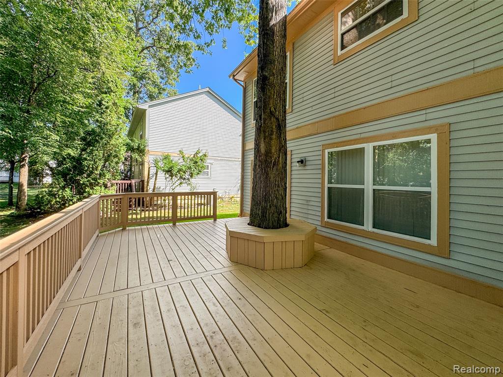 870 Huntclub Boulevard, Auburn Hills, MI 48326 — Photo 32
