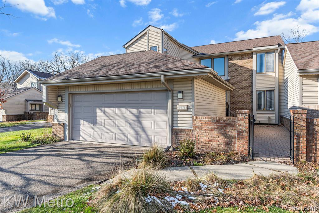 29263 W CHANTICLEER Drive, Southfield, MI 48034 — front exterior