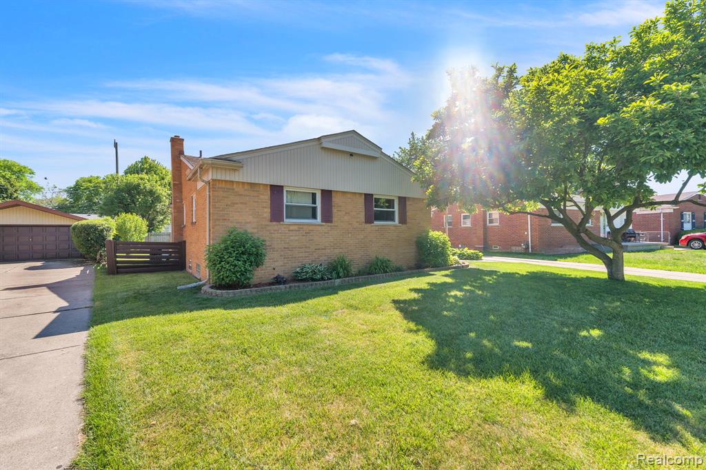 26637 Clairview Drive, Dearborn Heights, MI 48127 — Photo 2