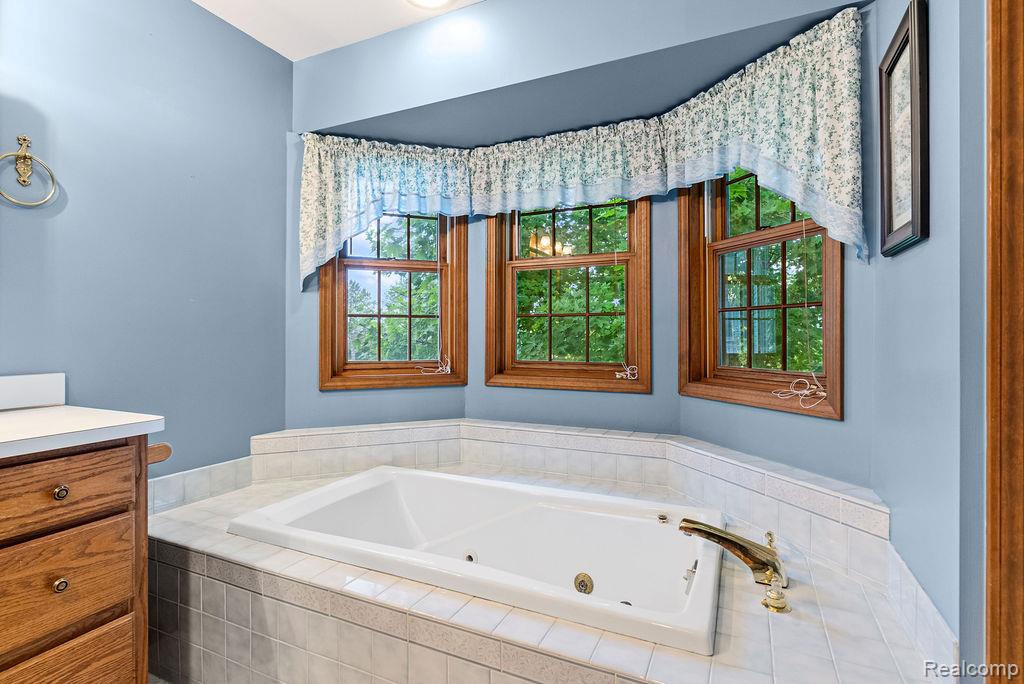 9482 Graytrax Road, Grand Blanc, MI 48439 — Photo 30
