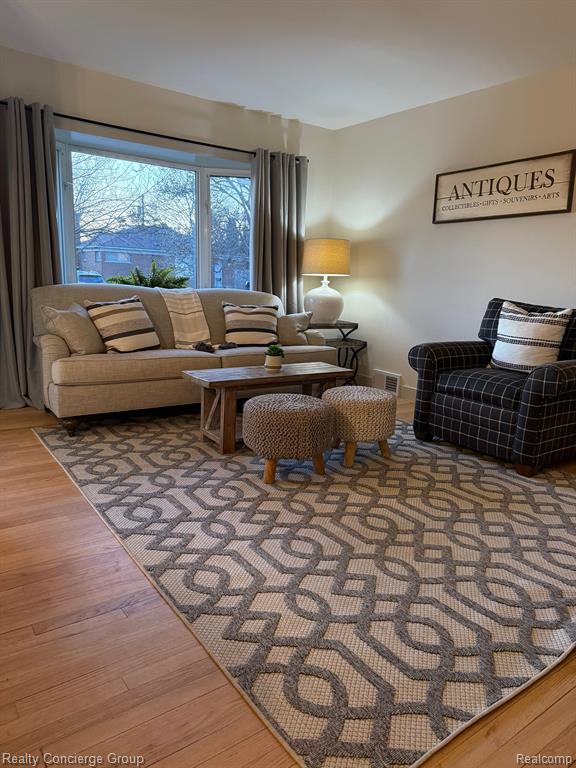 400 N LEONA Avenue, Garden City, MI — Photo 4