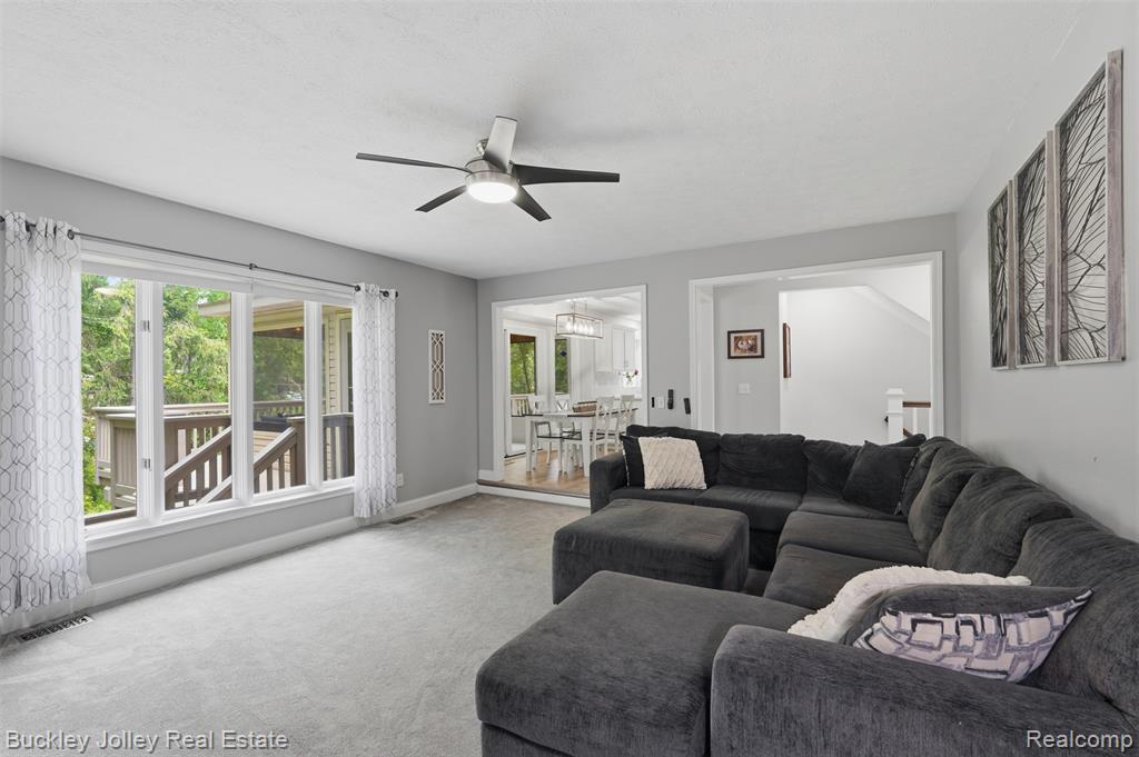 7829 Hillside Lakes Drive, Brighton, MI 48116 — Photo 6