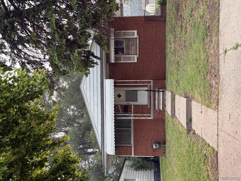 22706 Hillock Avenue, Warren, MI 48089
