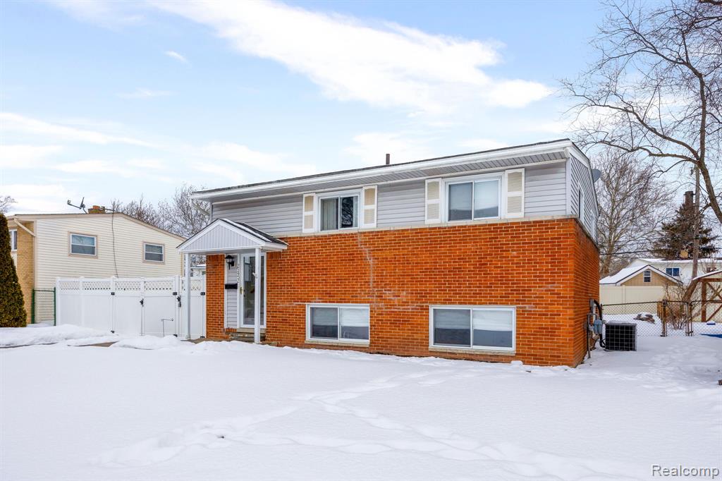 23452 Astrid Lane, Rockwood, MI — Photo 3