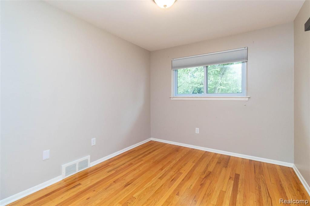 915 HARTSOUGH Court, Plymouth, MI 48170 — Photo 14