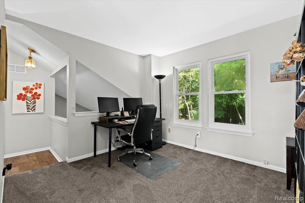 7050 Fox Chase Lane, Westland, MI — Photo 17
