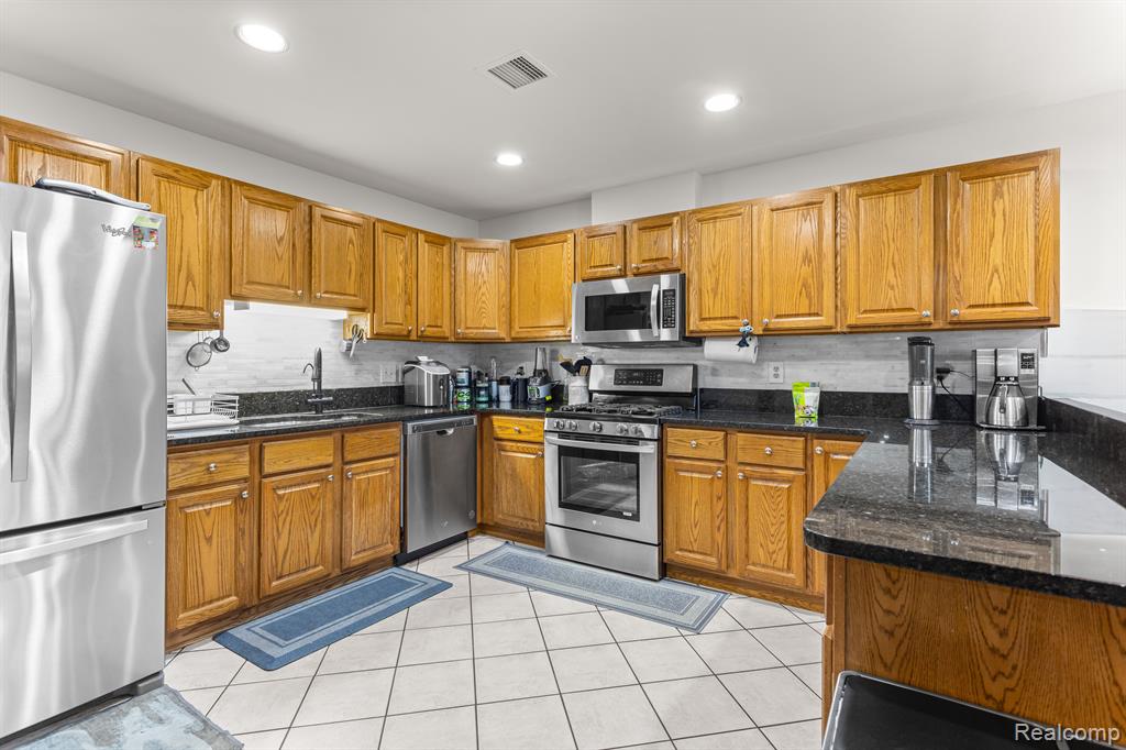812 N BEECH DALY Road, Dearborn Heights, MI 48127 — Photo 13