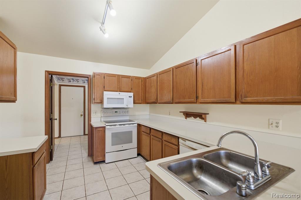 41217 Fortuna Drive E, Clinton Twp, MI 48038 — Photo 10