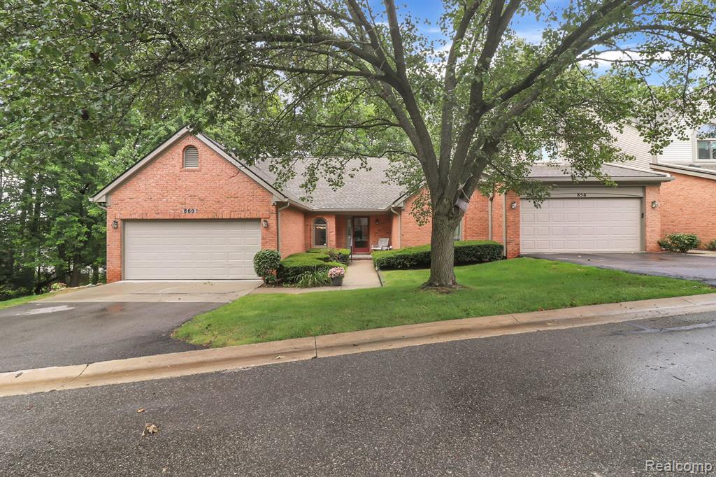 860 Woodridge Hills Drive, 95, Brighton, MI 48116 — Photo 38