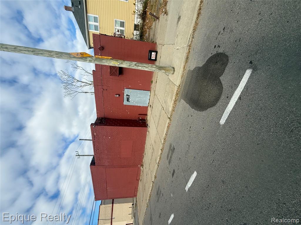 10527 E Warren Avenue, Detroit, MI 48214