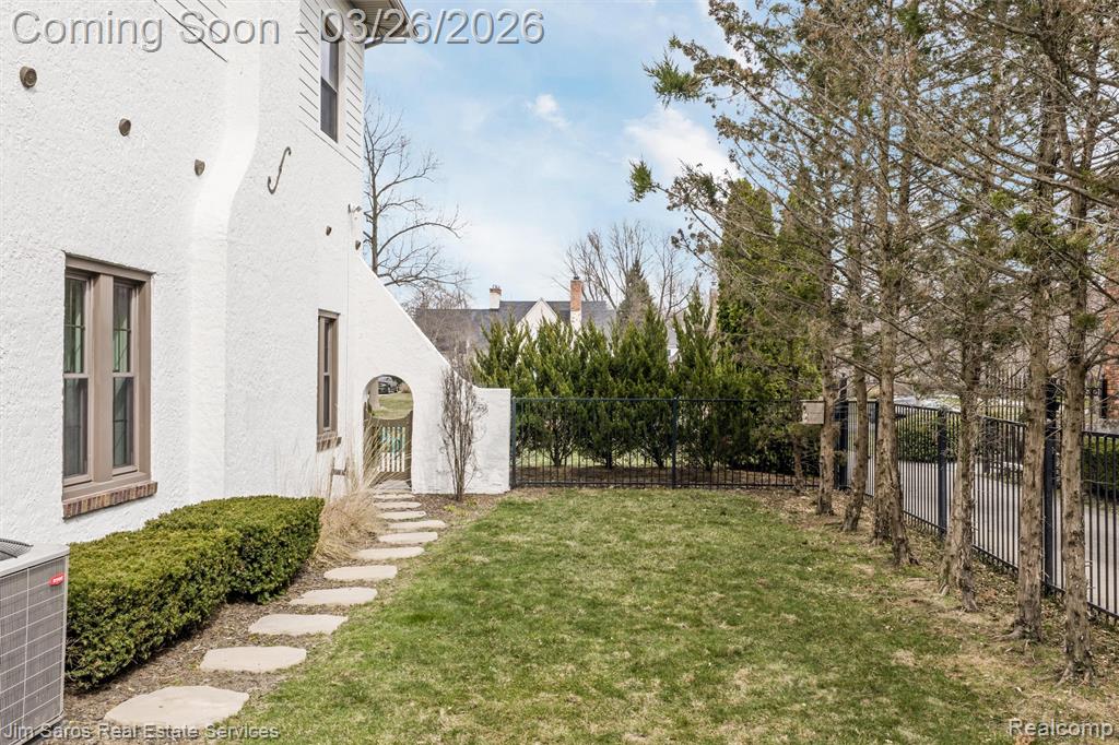 1247 Buckingham Road, Grosse Pointe Park, MI 48230 — Photo 38