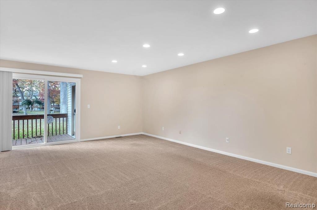 4911 Oak Hill Drive, Waterford, MI 48329 — Photo 7