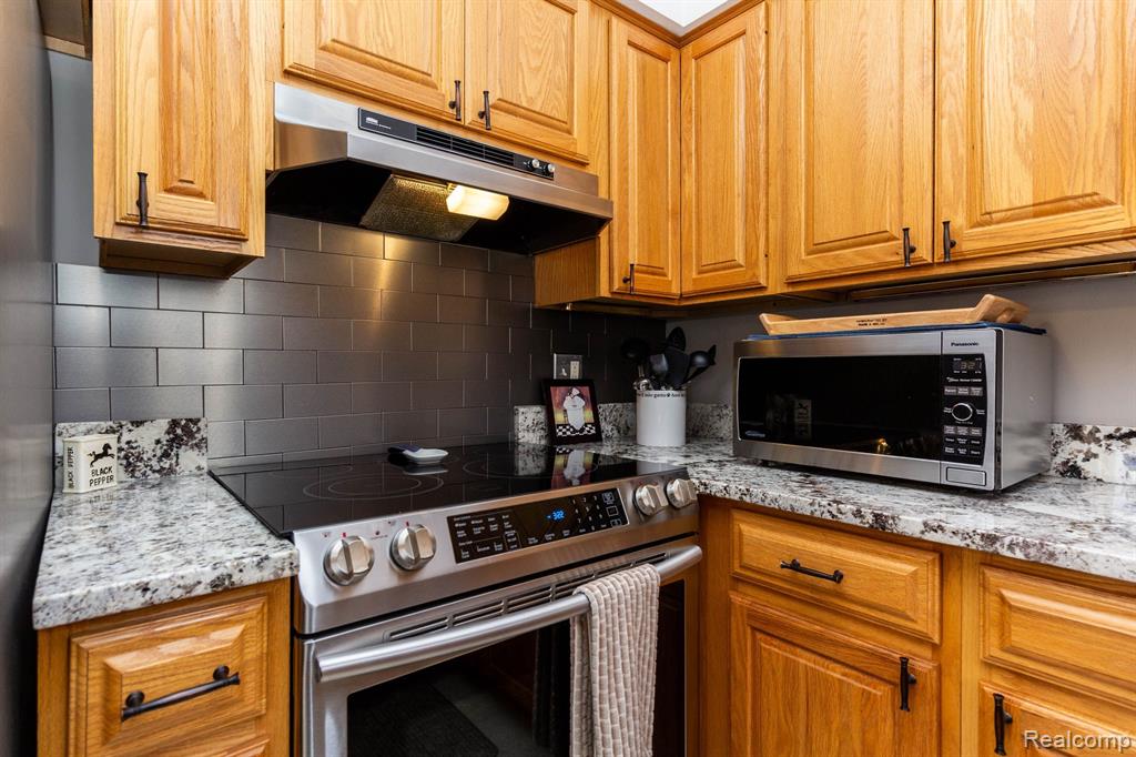 911 MAYFIELD Drive, Royal Oak, MI 48067 — Photo 21
