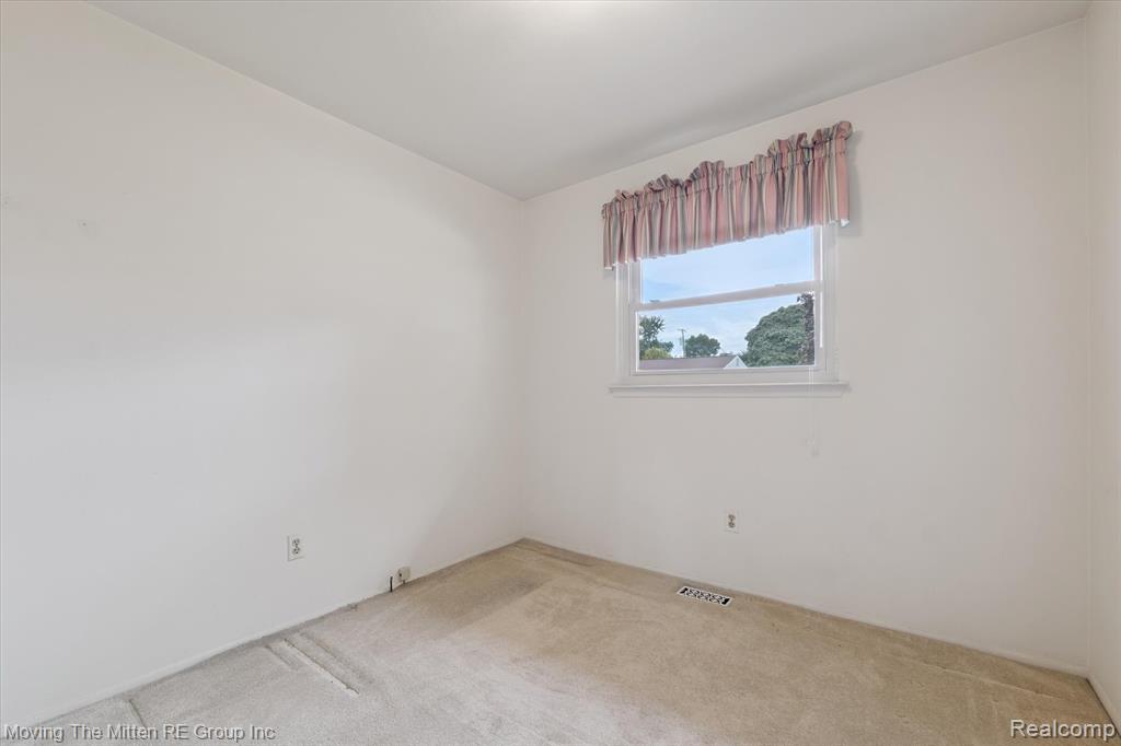 6484 Huntleigh Street, Garden City, MI — Photo 24