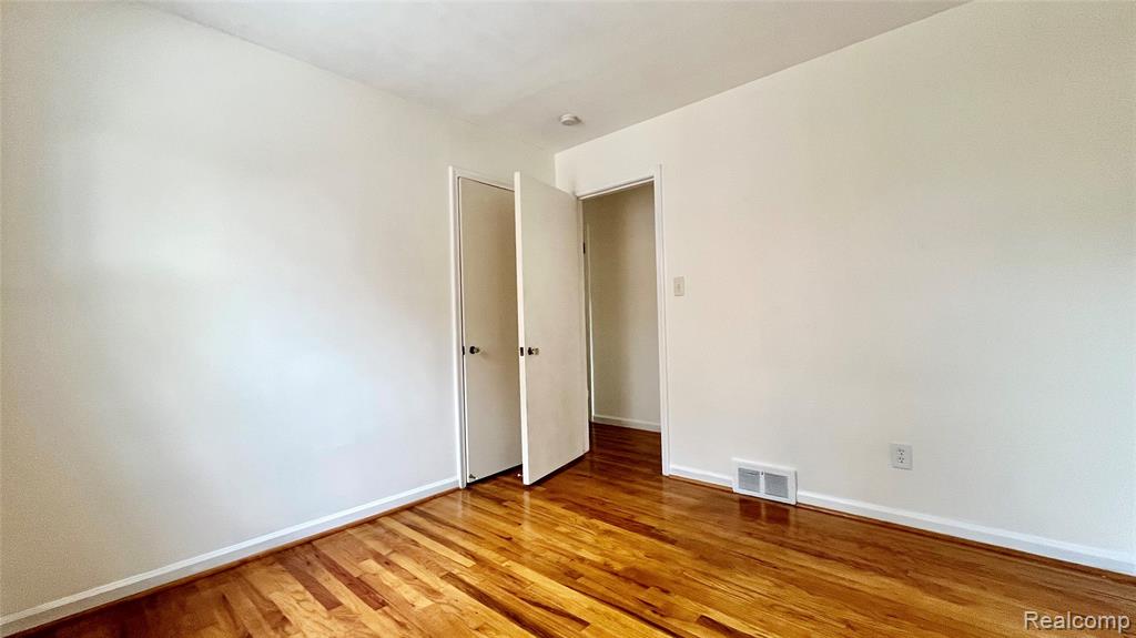 8252 Dale Street, Dearborn Heights, MI 48127 — Photo 10