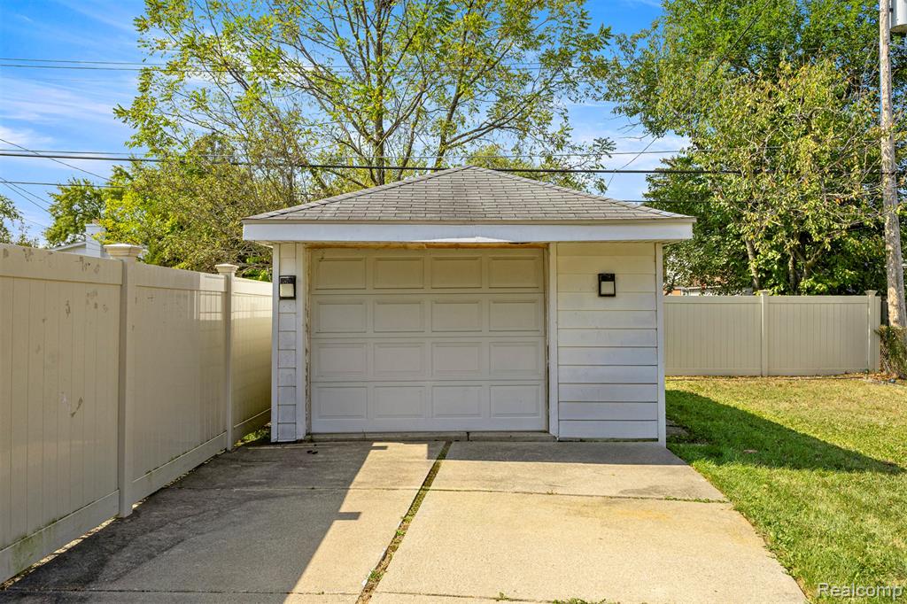6131 N Evangeline Street, Dearborn Heights, MI 48127 — Photo 28