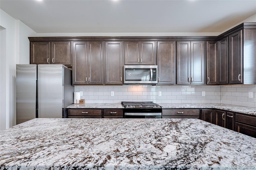 4568 Paradise Parkway, Milford, MI 48381 — Photo 17