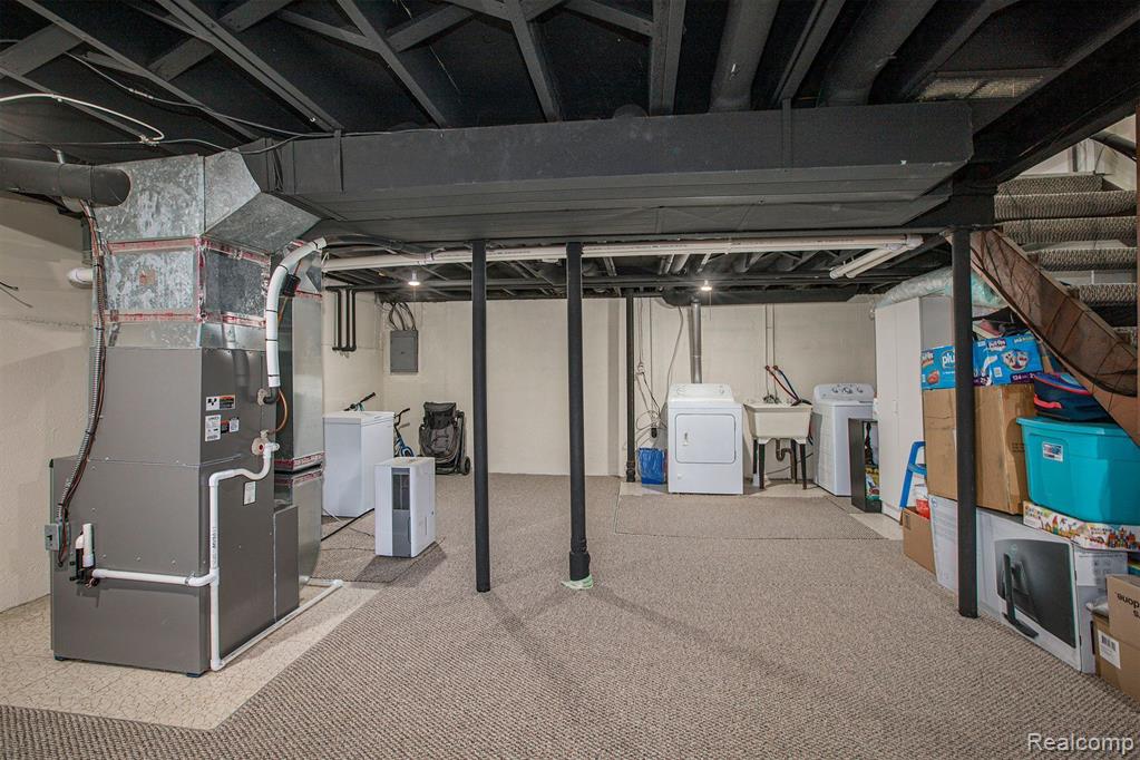 3481 BURBANK Drive, Ann Arbor, MI 48105 — Photo 18