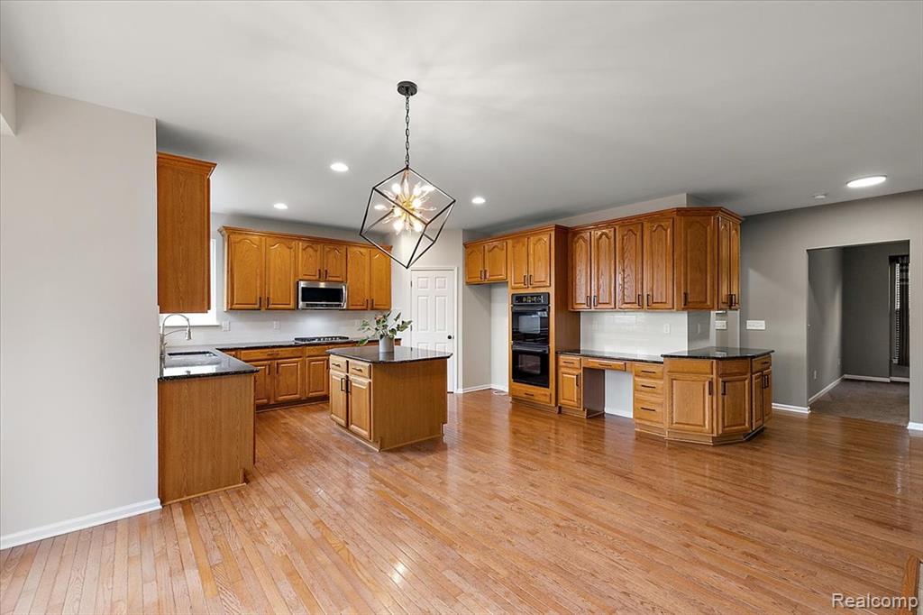 5390 Plantation Drive, Commerce Twp, MI 48382 — Photo 26