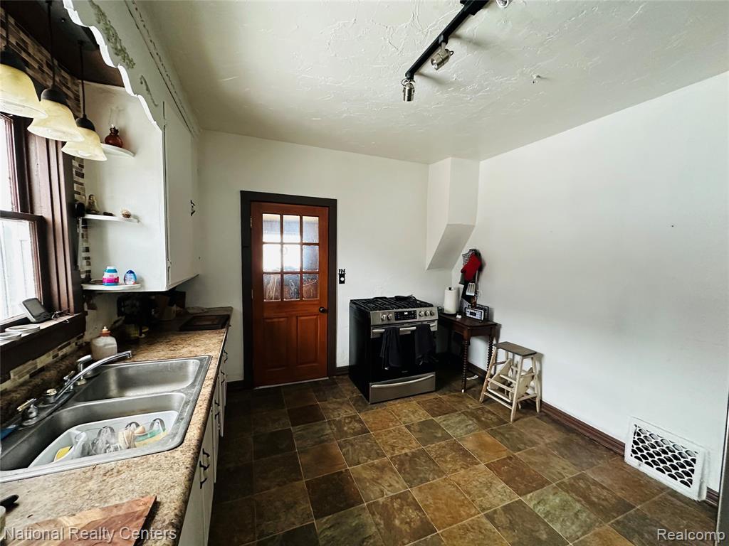 108 E Arch Street, Negaunee, MI 49866 — Photo 9