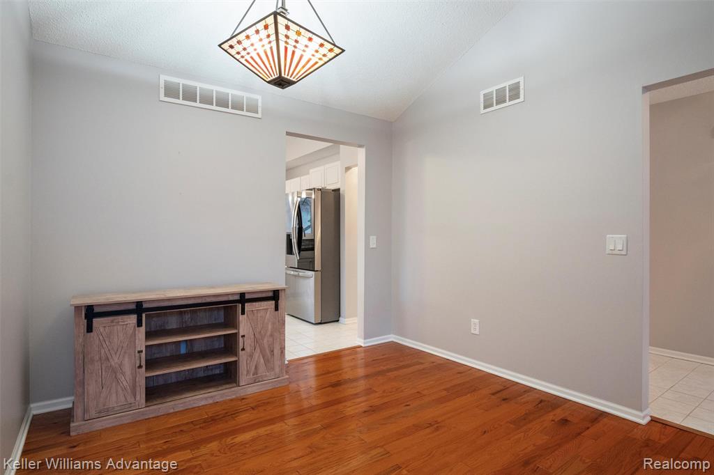 35173 Knollwood Lane, Farmington, MI 48335 — Photo 15