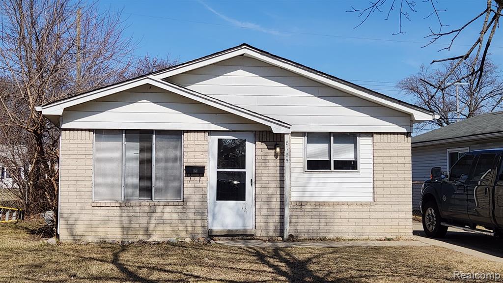 8135 CHALMERS Avenue, Warren, MI 48089 — front exterior
