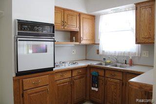 456 W OTIS Avenue, Hazel Park, MI 48030 — Photo 8